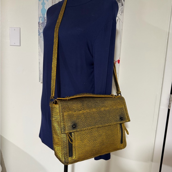 3.1 PHILLIP LIM
Gold/Black Shark Embossed
Leather Medium Pashli Satchel
Bag💛🖤 - Picture 11 of 14